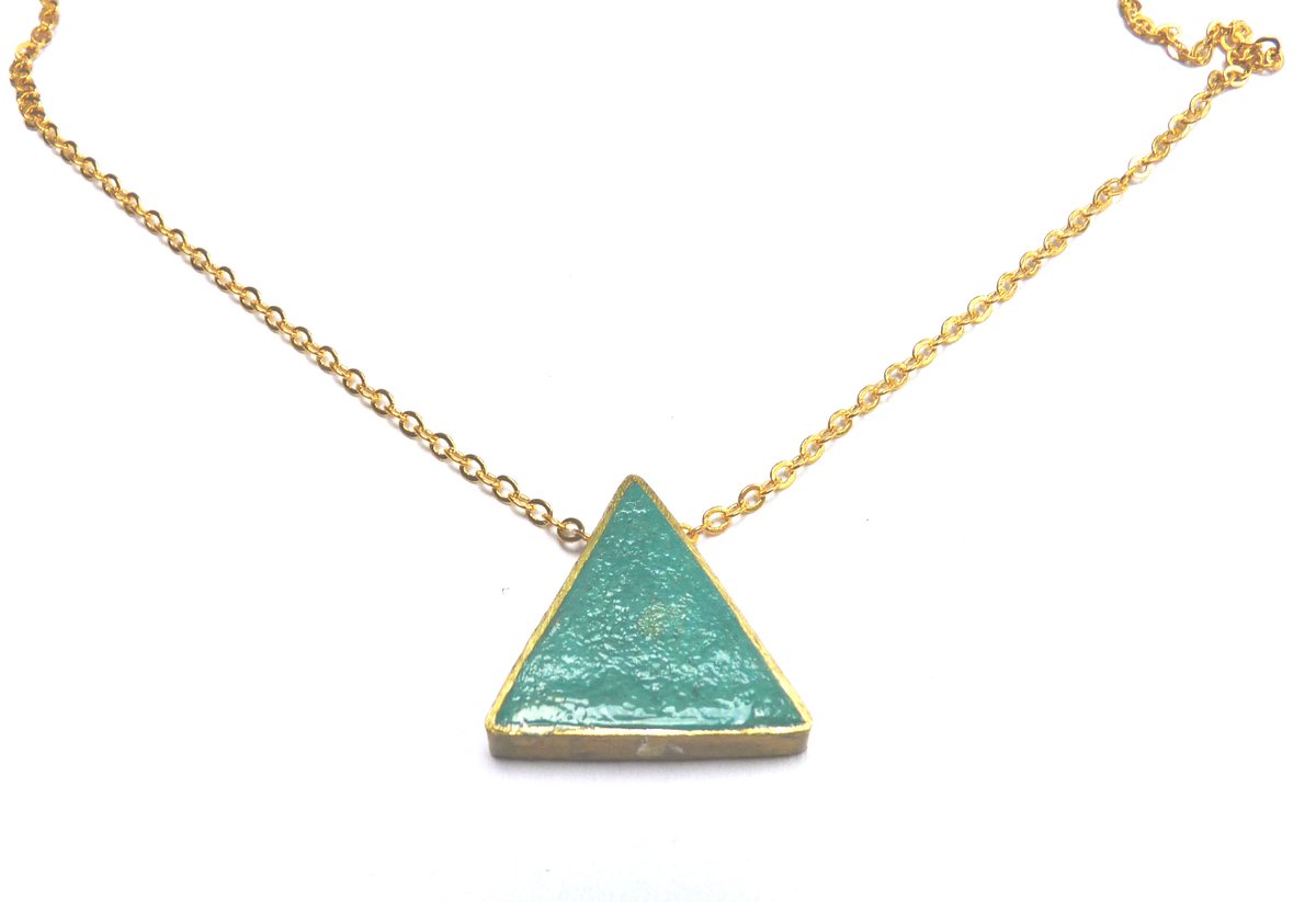 Jeanetfairchain's tweet photo. Bijzondere #fairtrade #ketting gemaakt van #gerecyclede tijdschriften https://t.co/mxwq3ZAPg4 #fairtradejewelry #swift #swaziland #necklace https://t.co/uKbaa7kCEb
