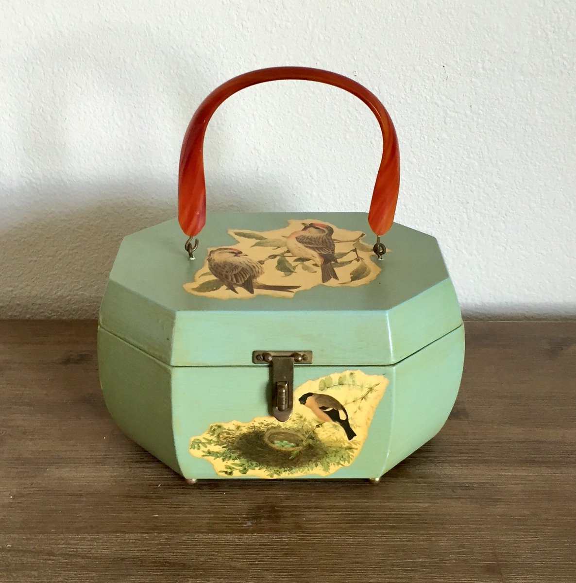TBDSD19's tweet photo. Vintage Annie Laurie Style Wooden Decoupage Bird Box Purse; Craft Stor… https://t.co/S7yWdSORz1 #Etsy #BoxWithHandle https://t.co/GdXDj6eXTU