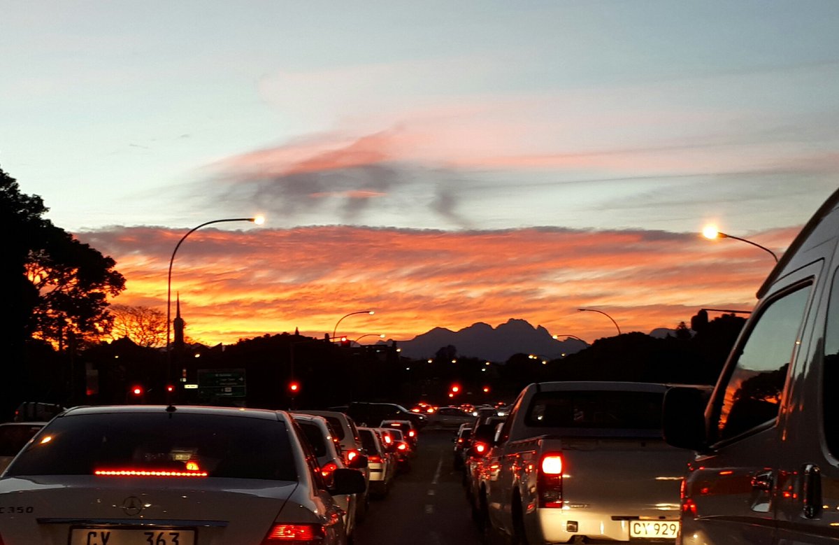 EarthH2O's tweet photo. @RyanOConnorZA the sky is on fire 😁 https://t.co/iseKionK8n