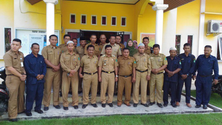 Camat BandarLaksamana Pimpin Rapat Perdana apiapi.desa.id/camat-bandar-l… <a href="/humasriau/">HUMAS PEMPROV RIAU</a> <a href="/humasbengkalis/">Humas Bengkalis</a> <a href="/Kemendagri_RI/">KEMENDAGRI</a> <a href="/KemenDesa/">Fast Track Travel</a> <a href="/EkoSandjojo/">Eko P. Sandjojo</a> <a href="/MCRiau/">Media Center Riau</a>