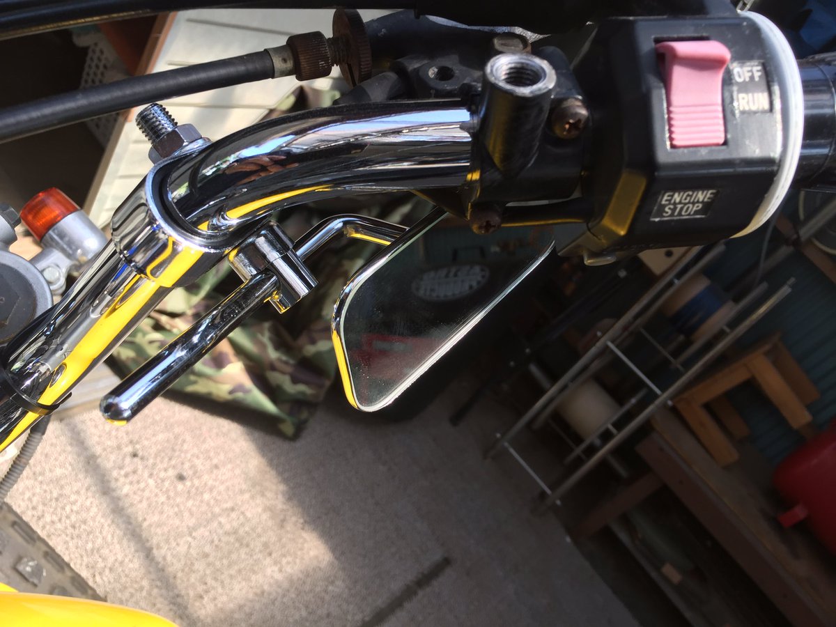 TW200J's tweet photo. 今日は真面目に弄る〜
ミラー交換
オイルフィルター交換
エアフィルター交換
テールランプ交換中〜
ステー作るのがちと面倒 https://t.co/6mB1idzBCs