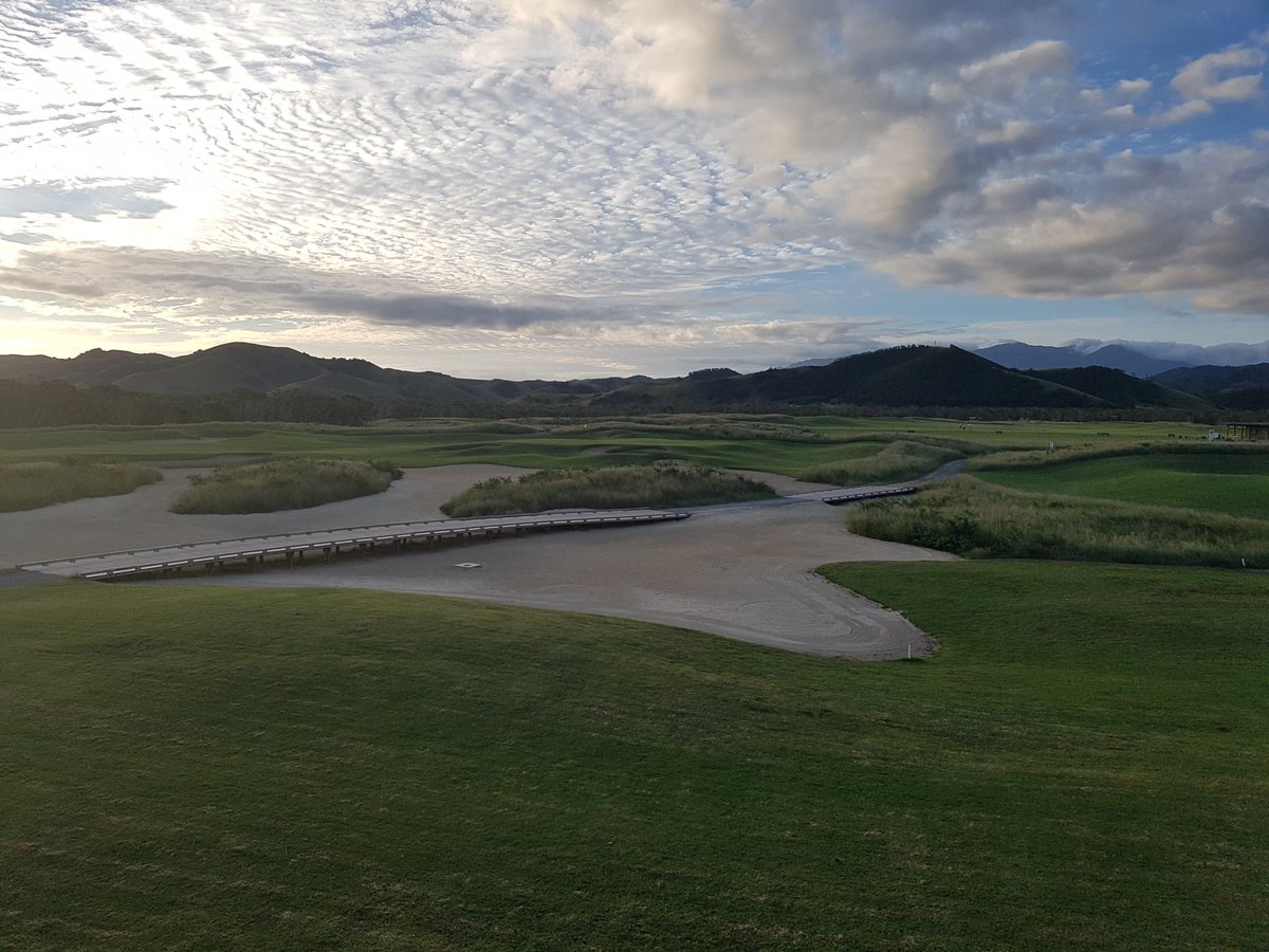 GarySmokey1's tweet photo. Wonderful view 18th Hole #sheratondeva #newcaledoniagolf @charitychal @lavertygolf @jillhensman #chachagolf @GolfAustMag @davidwarner31 https://t.co/V5DdrBBvX1