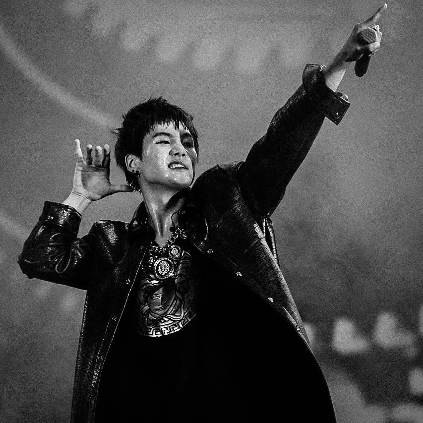 olyoongo's tweet image. excuse me s,i r