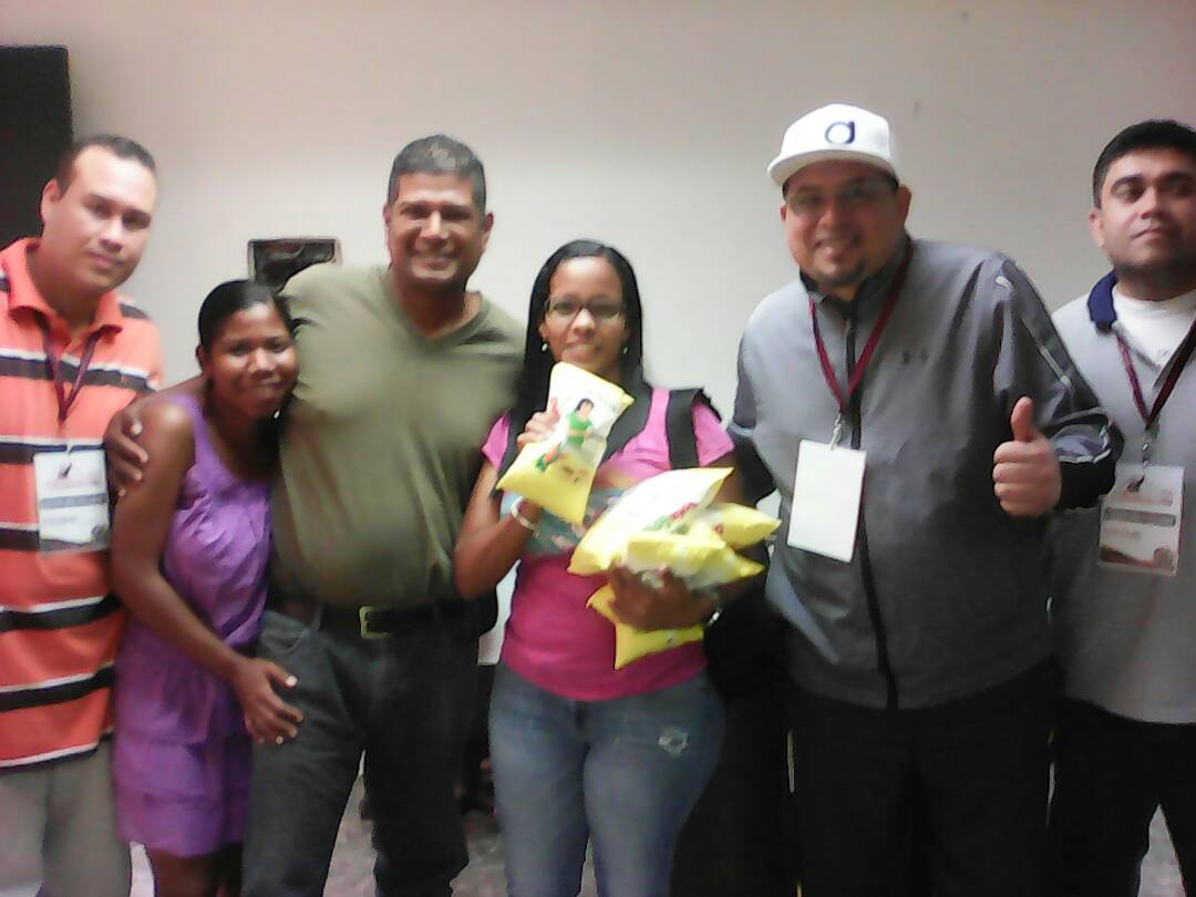 ComandoA200's tweet photo. @Alimentosilmaca @NicolasMaduro @RamonLoboPSUV gracias presidente Nicolas Maduro al ministro Ramón Lobo y alimentos silmaca VIVA DOÑA GOYA https://t.co/e0HqZ2x2Xl