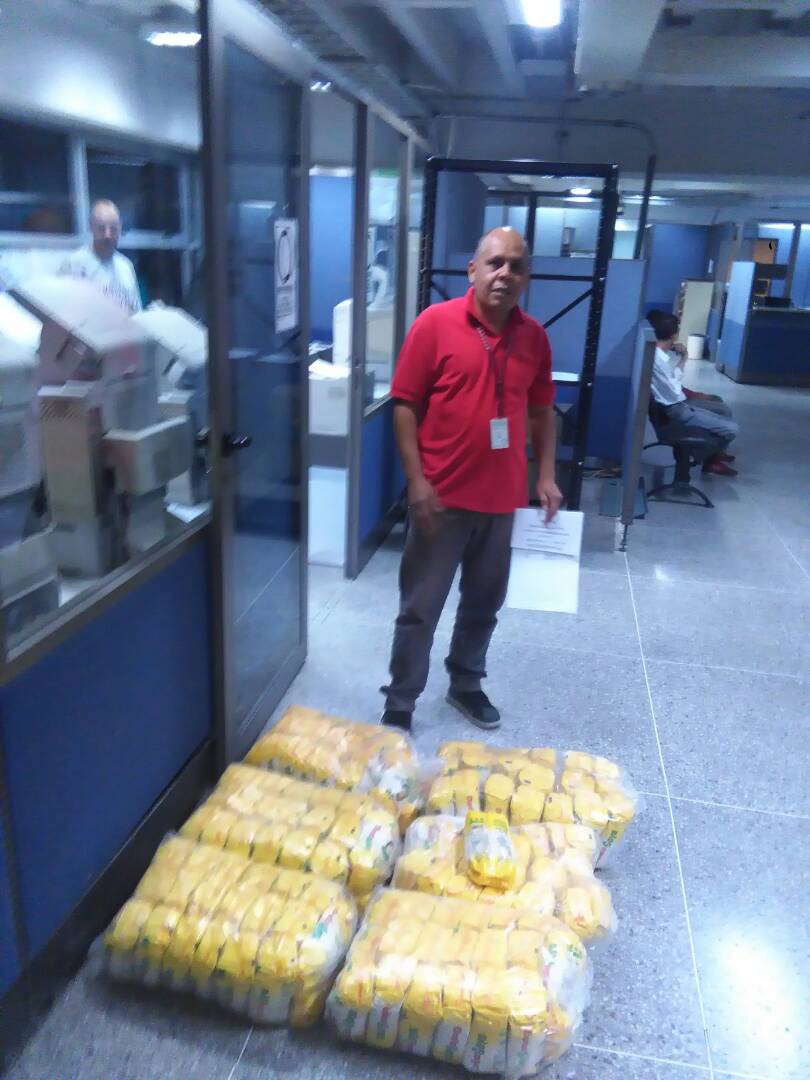 ComandoA200's tweet photo. @Alimentosilmaca @ForoCandanga @NicolasMaduro comites de alimentacion creado por trabajadores del ipasme agradecidos con la harina doña goya https://t.co/f5Ew9vBftf