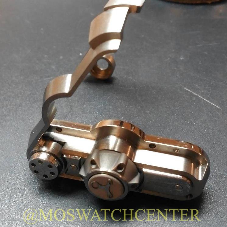 MosWatchCenter's tweet image. Продолжая серию "как это было" - фоторепортаж ремонта редких часов: REBELLION T-1000
Часы бесподобны до последнего… t2p.pw/hPPmC5aU3b