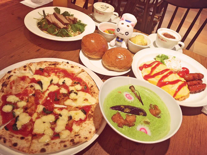 ARIAカフェ行ってきました!
あまりコラボカフェ行った事がないので
新鮮で摩訶不思議でした。
普通のお店がARIA色に染まっている
_(:3 」∠)__(┐「ε:)_

しかもみなさん…美味しいので
行った方が良いですよ
……おすすめ! 