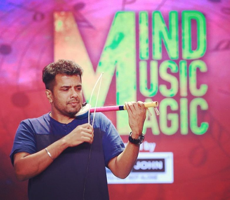 iambalabhaskar's tweet photo. With my toy violin😊😊 https://t.co/pHfoZQupCW