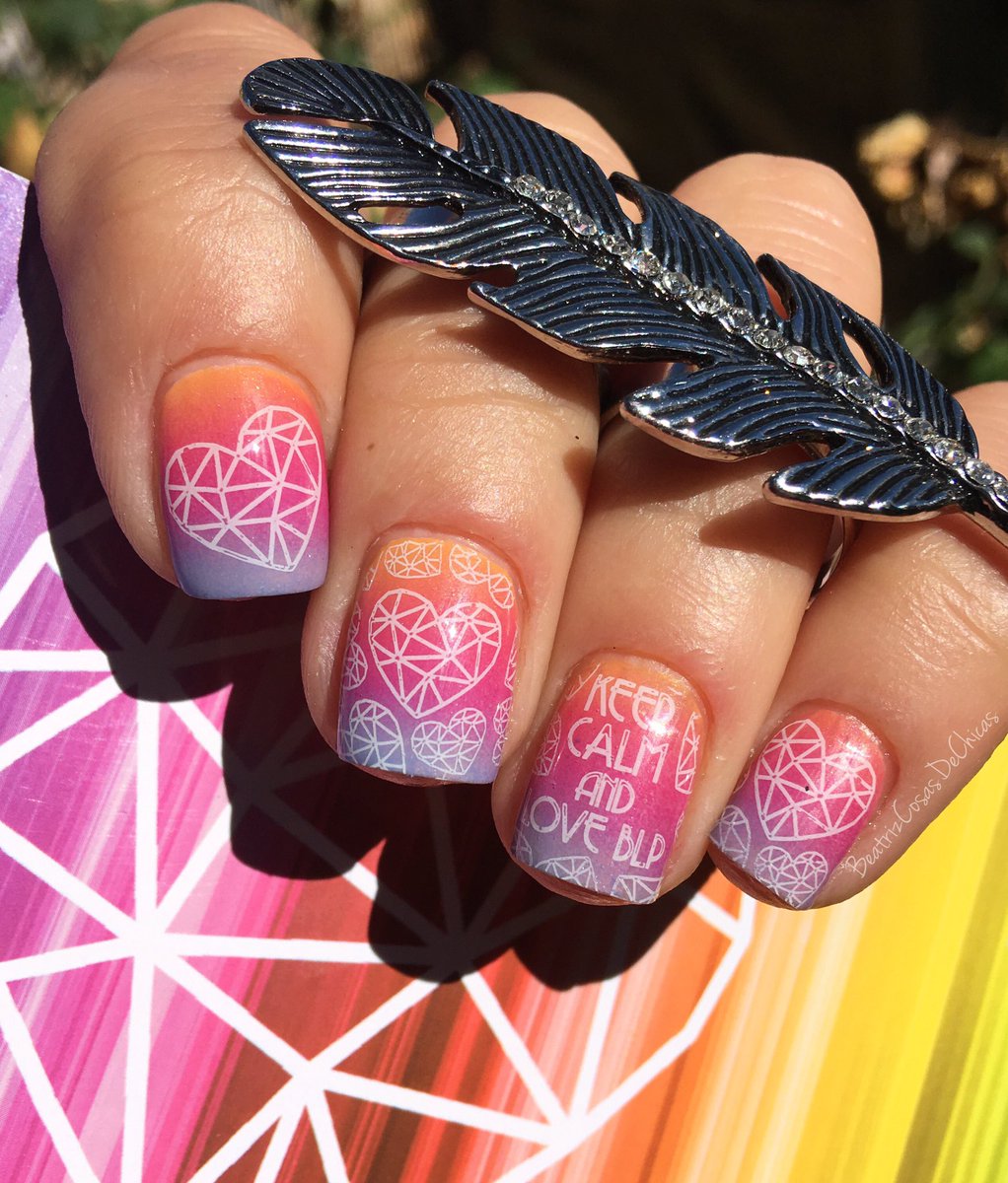♥️ Manicura en degradado y con un Stamping en Blanco con la placa placa B.00 arcoiris y unicornios…RAINBOWS AND UNICORNS de <a href="/BlovesPlates/">B. Loves Plates</a> ♥️