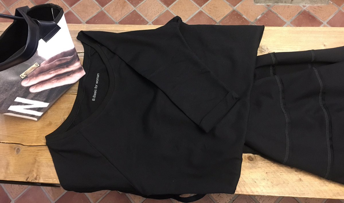 bislacco_shop's tweet photo. Oggi va così: #Bislacco bag con Tshirt e gonna #BBasic 😉 buona giornata 🙂
#fashion #style #cinema #criticalfashion #madeinitaly #recycled https://t.co/kCMz6ursKd