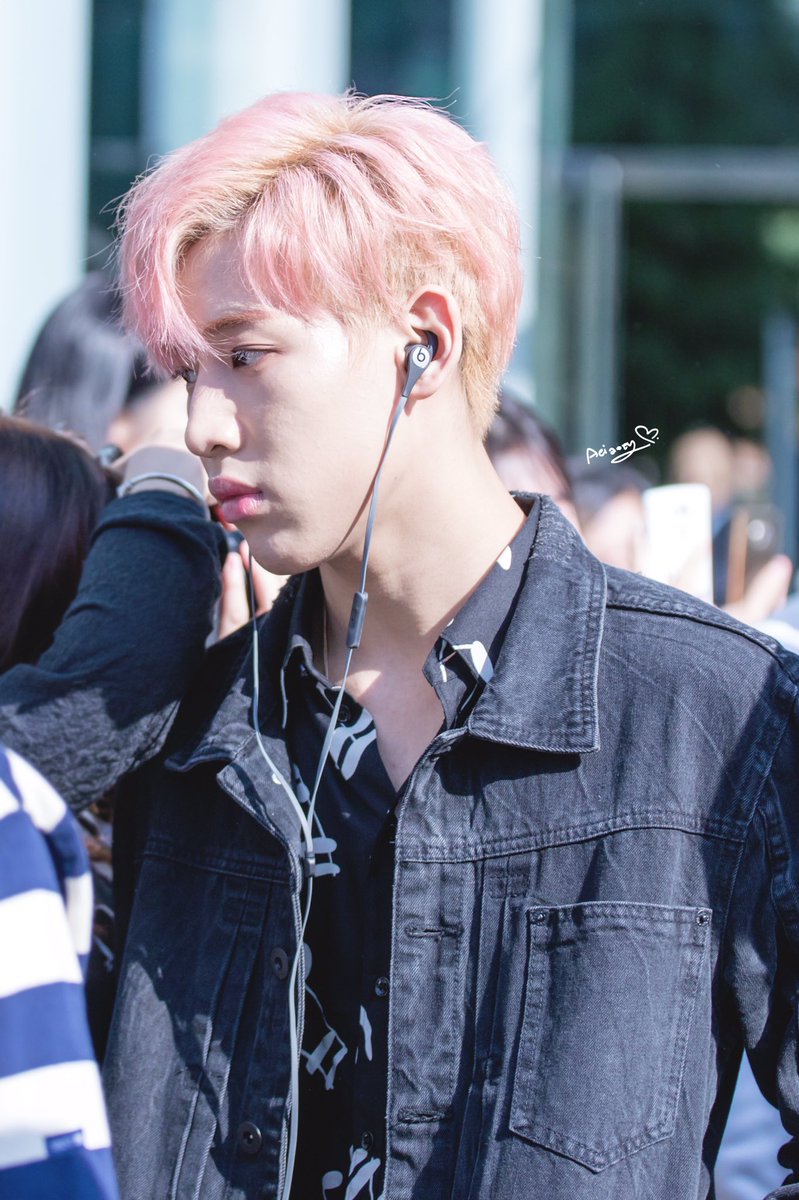 bambamdaily's tweet photo. Throwback to when he had pink and blue hair https://t.co/4Dkl4HV01K