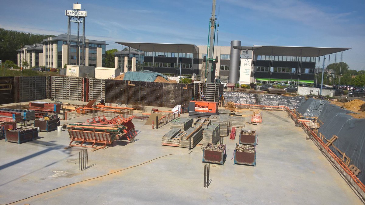 MathieuGijbels's tweet photo. Onze klanten breiden #business park #AxisParc in #Nivelles uit. Binnenkort #kantoren te koop! #DeVoordenkers zijn begonnen met kelder. https://t.co/3s8f9pMoXk