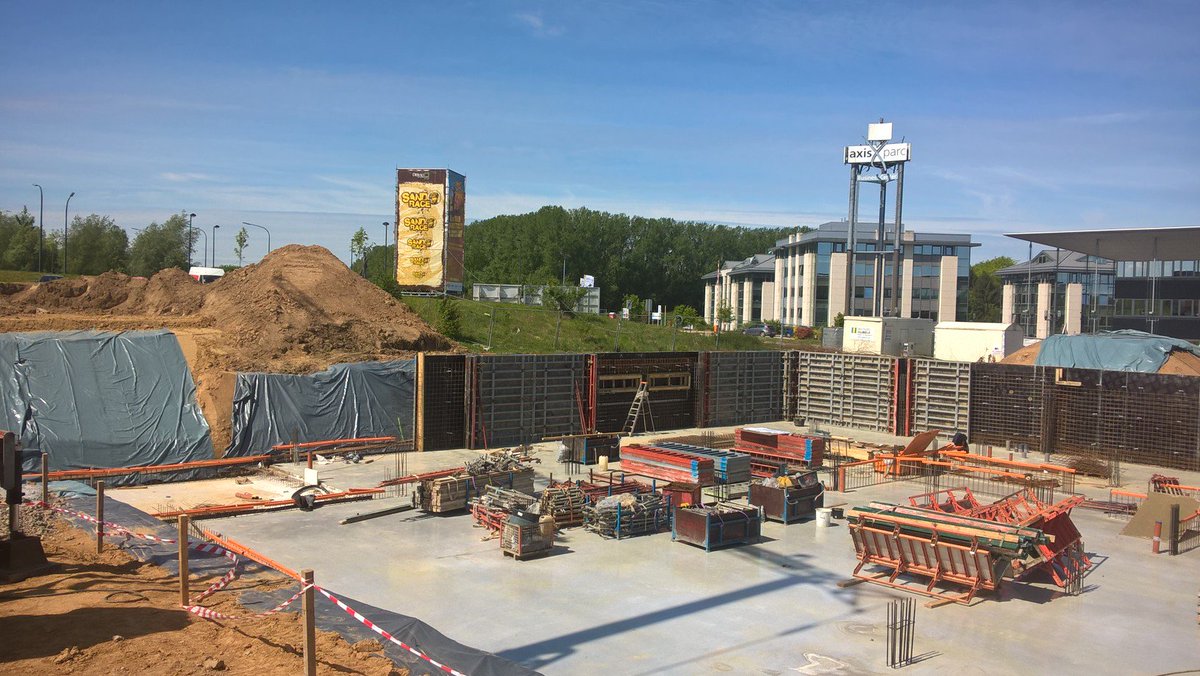 MathieuGijbels's tweet photo. Onze klanten breiden #business park #AxisParc in #Nivelles uit. Binnenkort #kantoren te koop! #DeVoordenkers zijn begonnen met kelder. https://t.co/3s8f9pMoXk