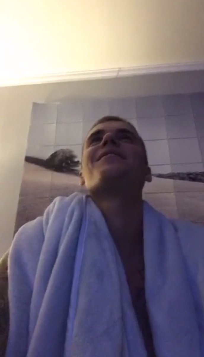 ibieberauhlls's tweet photo. even with this angle he's cute https://t.co/903WdPnYcY