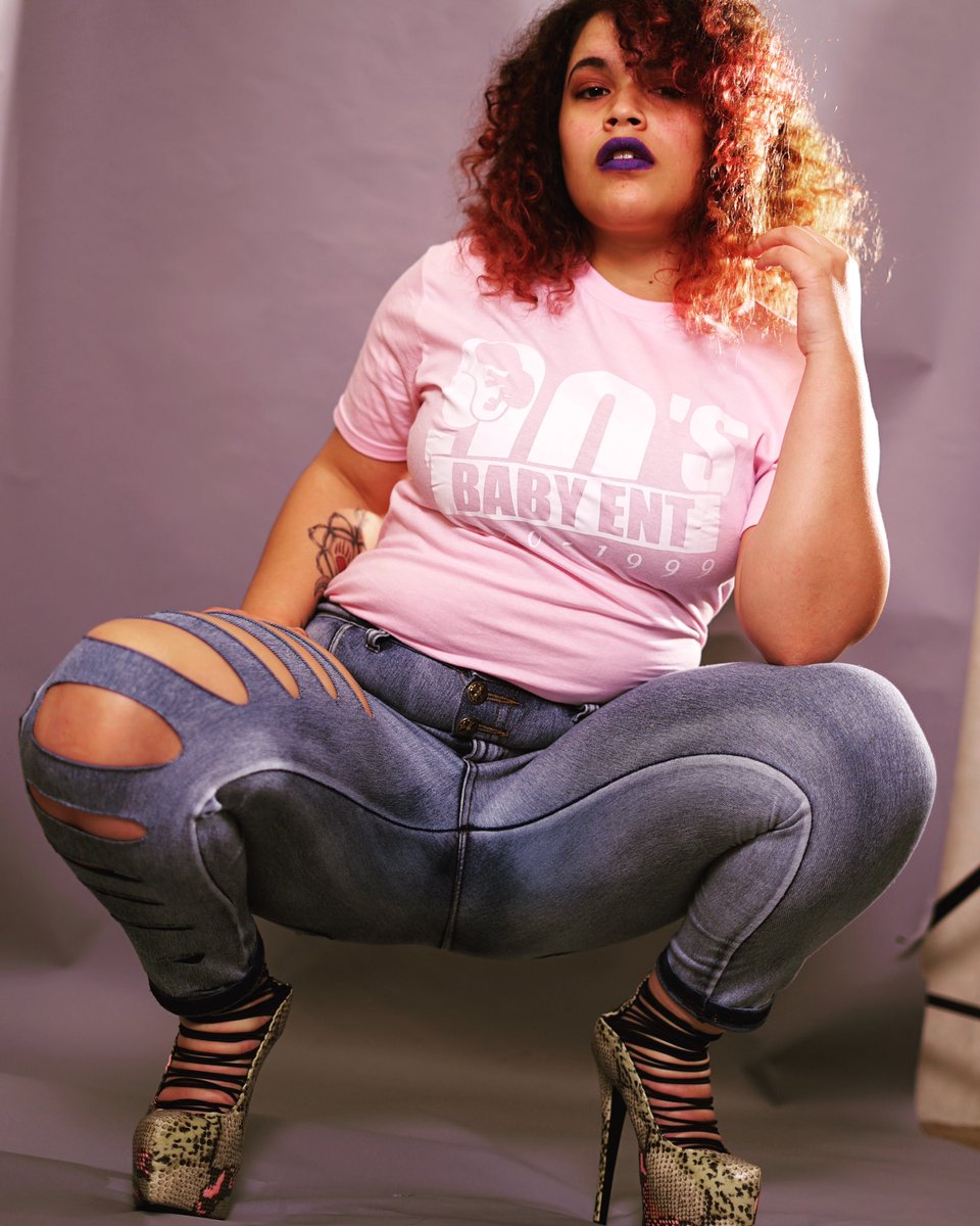 _Queen_Ka74's tweet photo. I'm A Big Girl But I'm Fierce With It! #90sBabyEnt #90sBabyModel #KalaTheModel #BookMe #90sBabyGirl #EmbracingMe #ModelingIsLife https://t.co/1nX9Sq6wXV