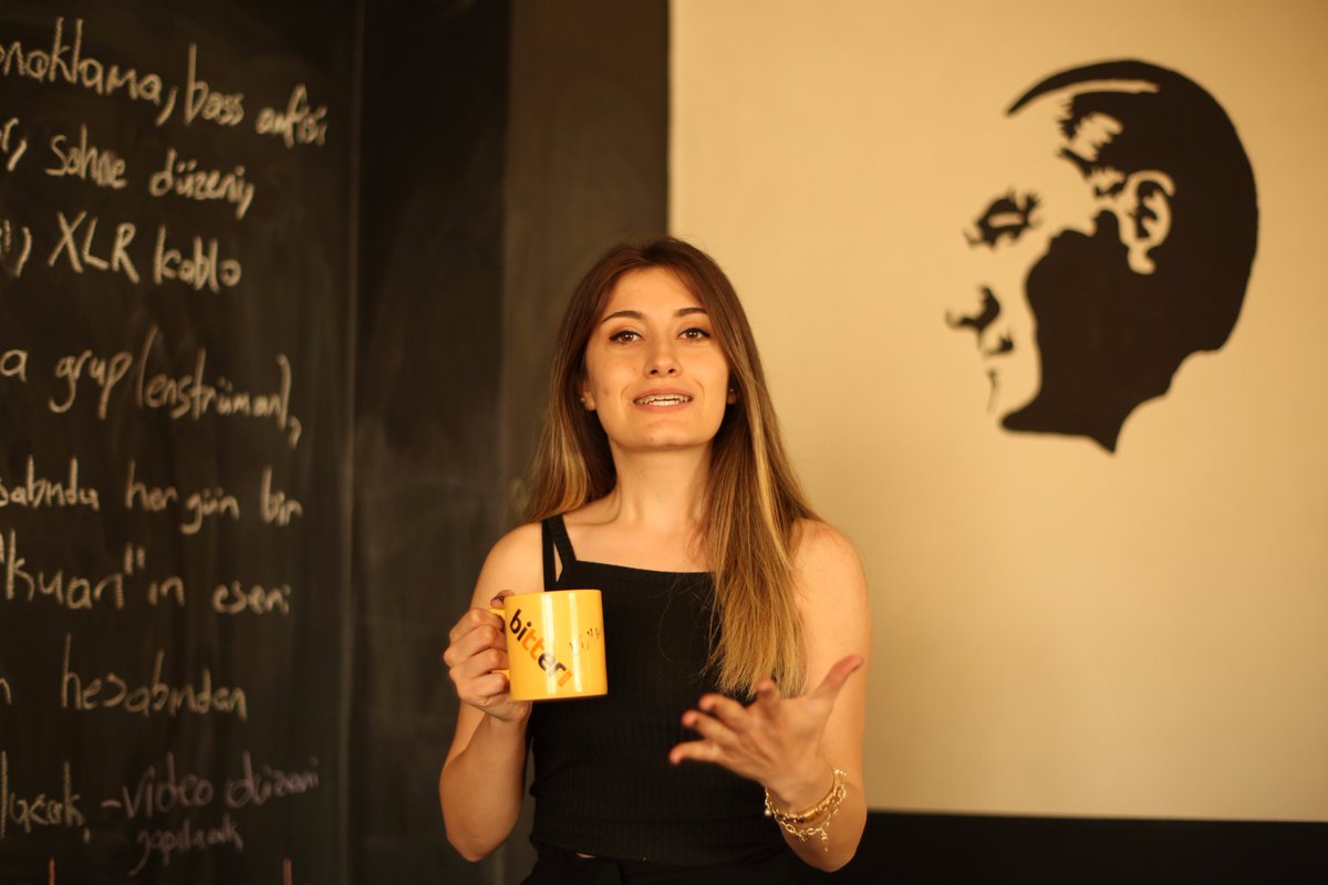 -Elif Ünal : O bir Bitter NOA'lı. Yeri geldi mi Kurumsal, yeri geldi mi İnsan Kaynakları...Olmazsa olmazımız biriciğimiz 😌