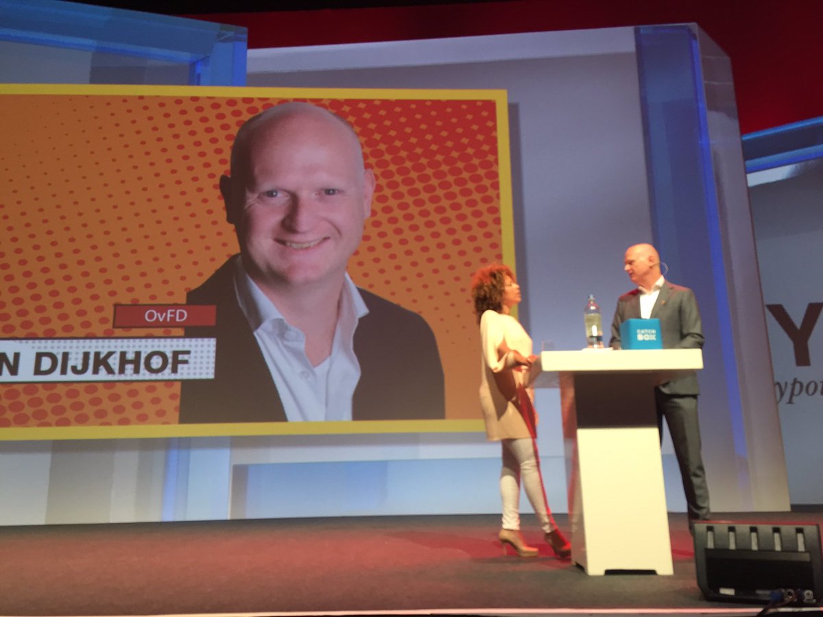 Dagvoorzitter @DianaMatroos ondervraagt <a href="/XtianDijkhof/">Christian Dijkhof</a> van <a href="/OvFDinfo/">OvFD</a>. "We moeten leren klant continu te adviseren."