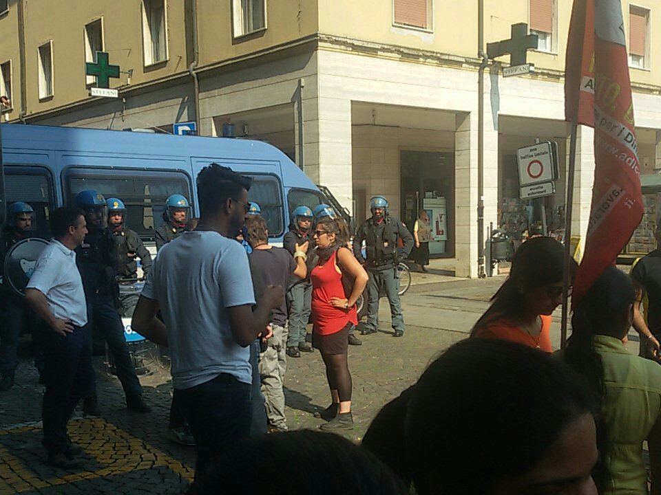 LeilaNetwork's tweet photo. Vertenza #composad centinaia in piazza a lottare per #diritti e #dignita @radiondadurto @radiosonar_net @Radiondarossa https://t.co/3E2Y4dZIT7