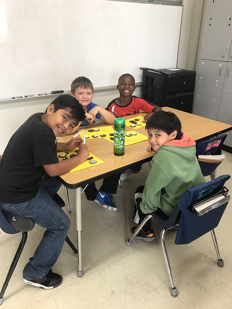 emlygldn's tweet photo. Oreo Moon 🌙 Phases!!! #ruthes https://t.co/3GULovy7f7