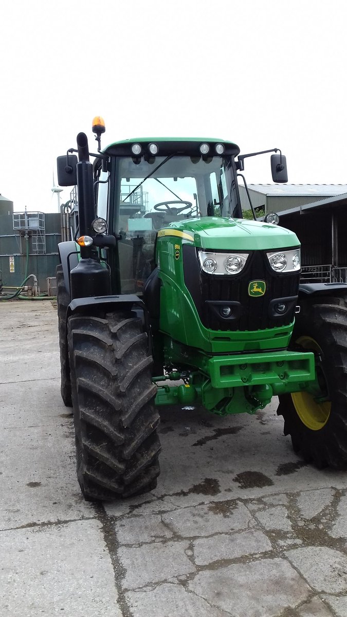 Col14Tom's tweet image. Thanks to @johnstontrac for a great tractor to try over 2 days at silage time hopefully be the new addition to fleet in the future