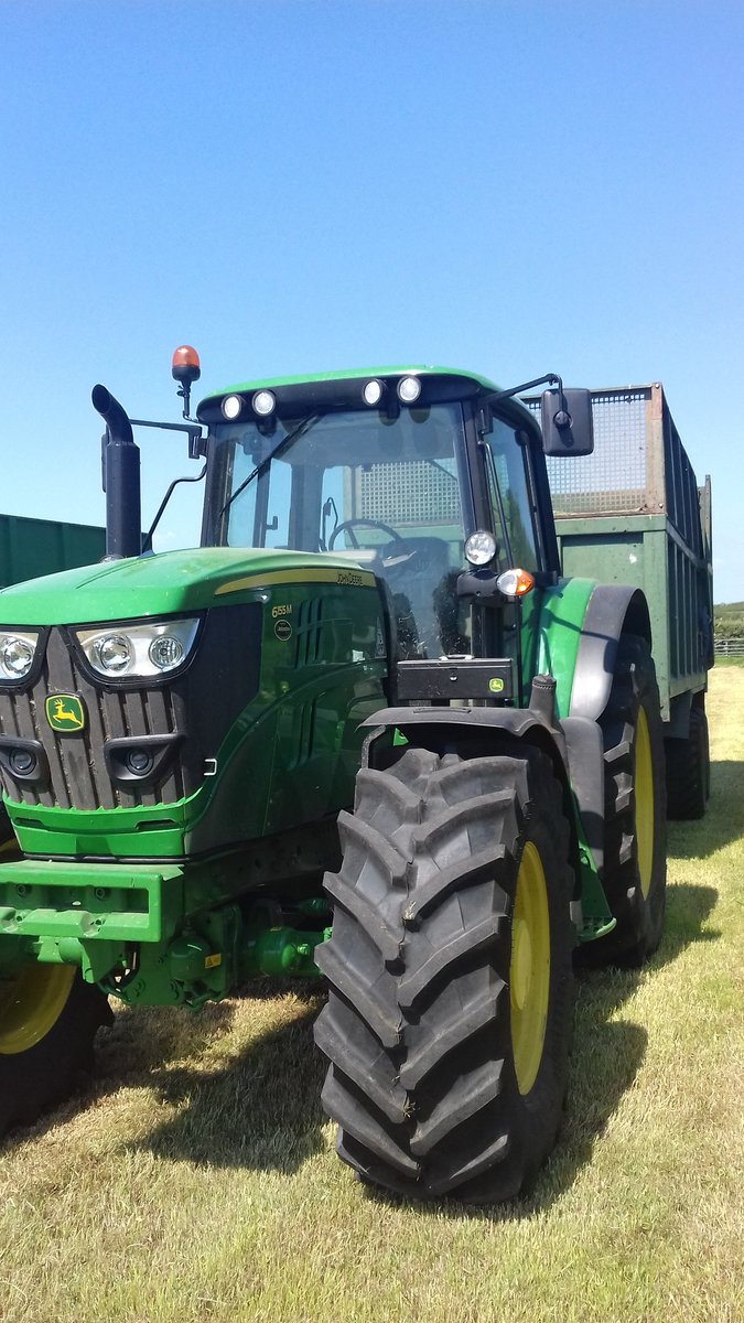 Col14Tom's tweet image. Thanks to @johnstontrac for a great tractor to try over 2 days at silage time hopefully be the new addition to fleet in the future