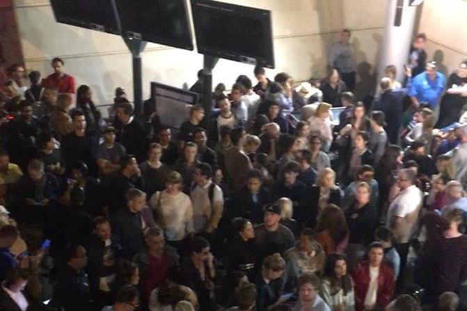 standardnews's tweet image. Drunk Brits cause Eurostar chaos leaving 770 passengers stranded standard.co.uk/Front/drunk-br…