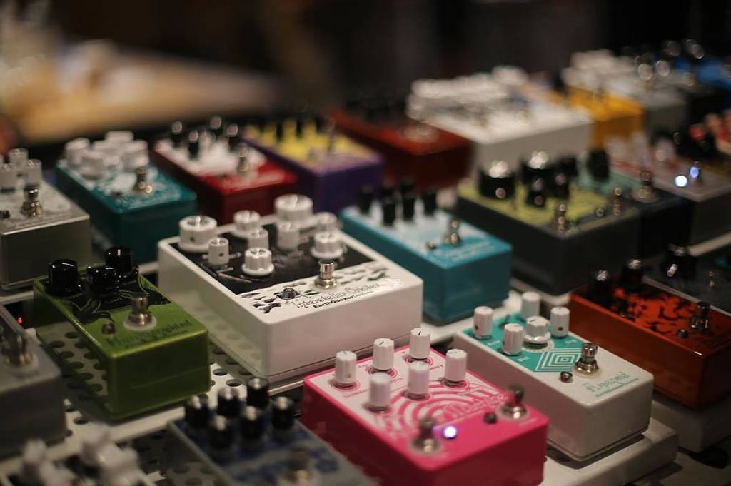 EarthQuakerDev's tweet image. 📸@audulus
・・・
@earthquakerdev had an awesome @moogfest #pedalboard set on display! #moogfest #moogfest2017 #guitar #guitarpedal #pedalboard…