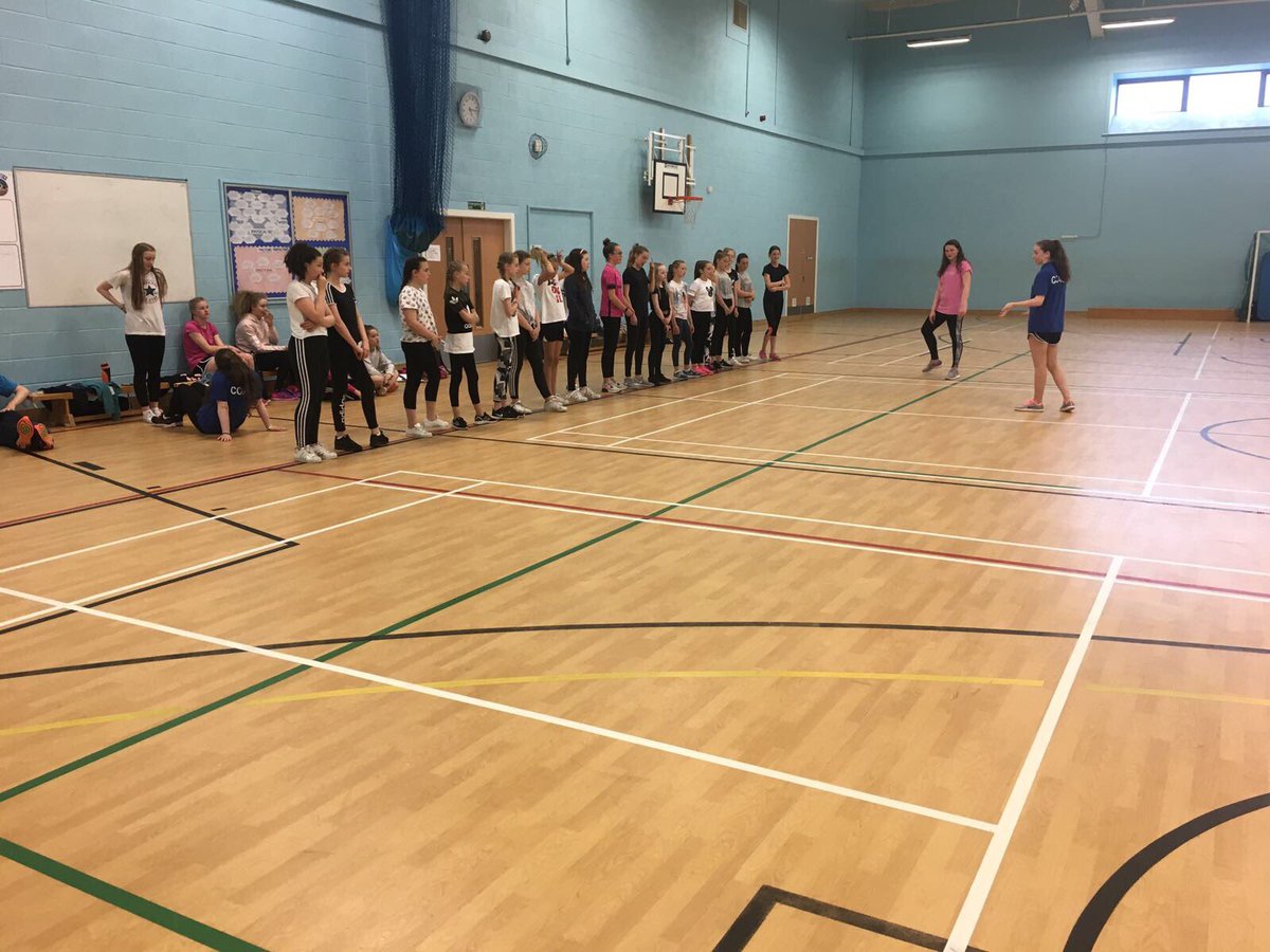 GroveAcPE's tweet photo. Photos from the Netball transition. Great to see lots of girls from @Eastern_Primary @ForthillPrimary @BarnhillPrimary #grovetransition 🏐👏 https://t.co/6tzNGa3Dps