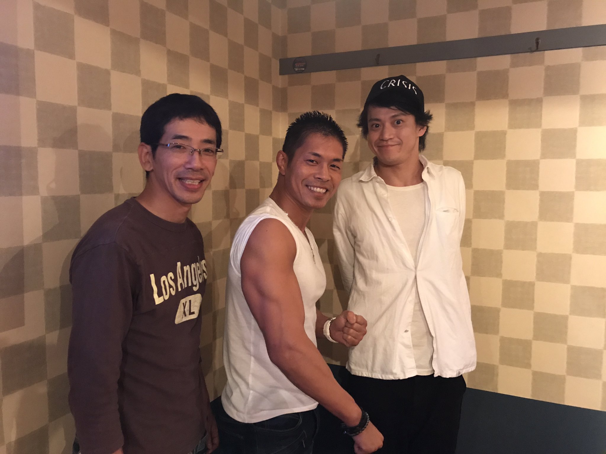 小栗 西島 Crisis Dvd発売中 ドラマcrisisに質問 と共に午後10時半まで質問を受付中 そして な な なんと 放送中 夕方の仙台での試合を終えて 土井成樹 選手が駆けつけてくれました 小栗旬 西島秀俊 野間口徹 T Co 2wn7wgvjuc Twitter