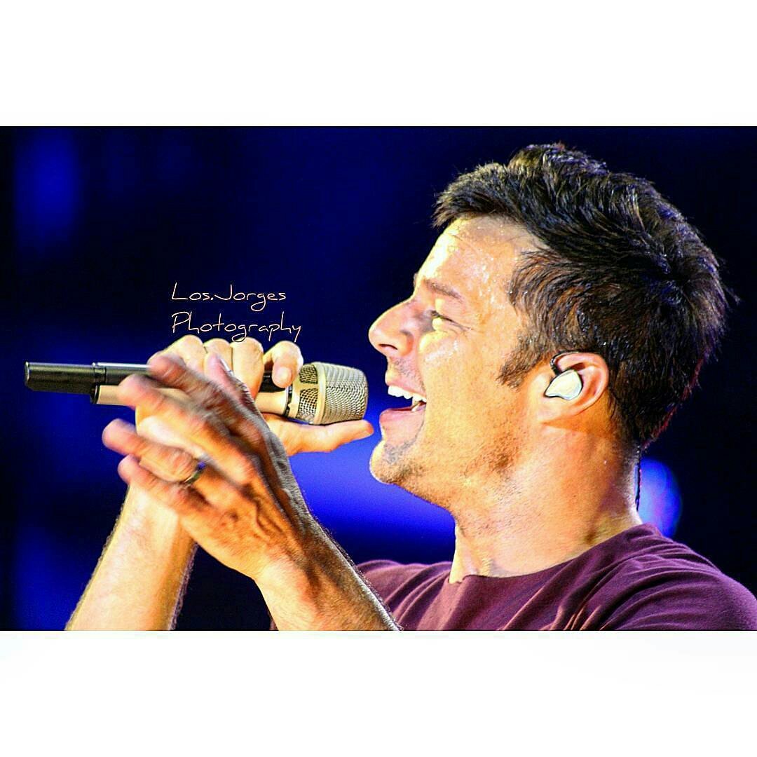 noelia_monaco's tweet photo. Esa risita picarona, mi rey, @ricky_martin @Regrann from @los.jorges -  #rickymartin #2danoche #plazadeToros #Valencia2 #oneworldtour https://t.co/a91jmqXMp2
