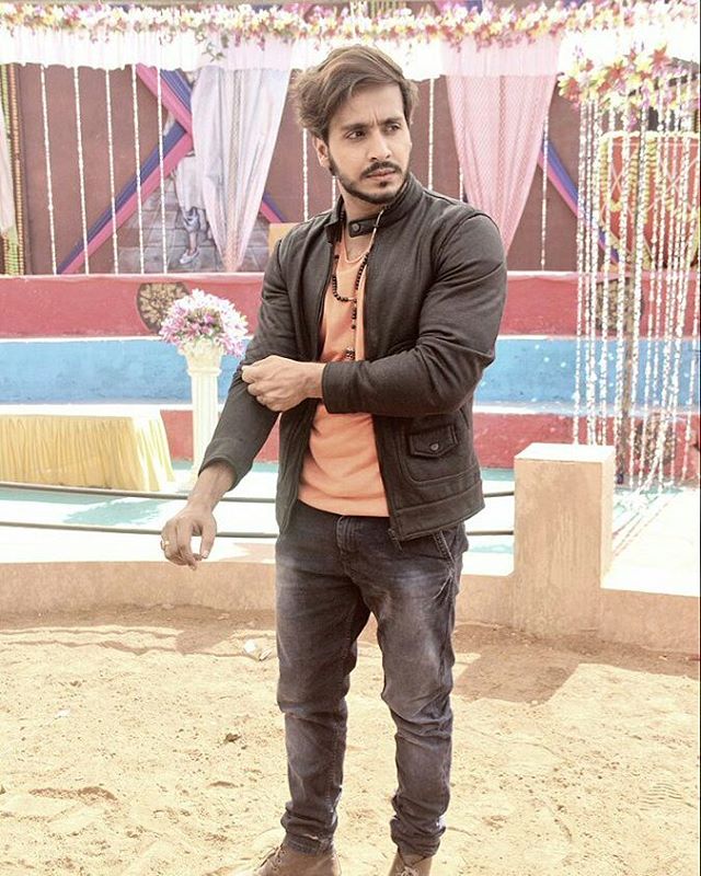 TellyTalkIndia's tweet photo. Stylish, isn't he? 

#Ghulaam star #ParamSingh aka #Rangeela https://t.co/sUvXpnMJSH
