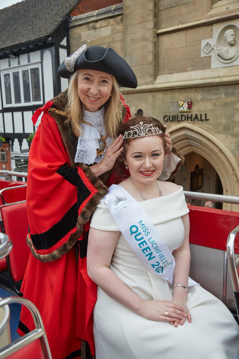 lichfield_cc's tweet photo. The Mayor of Lichfield, Janice Greaves, crowns 2017 Bower Queen Harriet Chatwin outside the Guildhall.  We won't mention the weather :-) https://t.co/FZN6Pe6srF