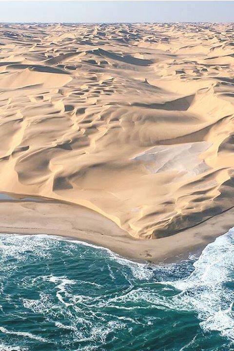 Donde el desierto de Namib y el Mar se juntan, África.