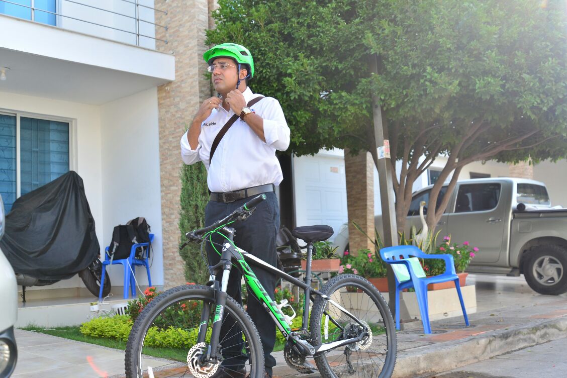TutoUhiaAlcalde's tweet photo. ¡Esta será una semana de bendiciones, y la iniciamos #ARitmo de #Bici por una movilidad sostenible!
#ValleduparResiliente https://t.co/ZJJGPg6Ie5