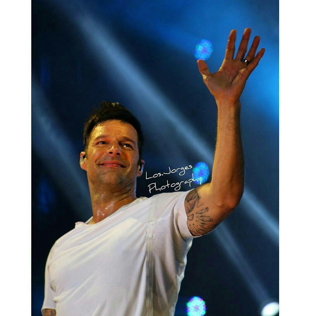noelia_monaco's tweet photo. 🙋... 😍😘😘 @Regrann from @los.jorges - #rickymartin #plazadeToros #Valencia2 #oneworldtour - #regrann https://t.co/papCvkoEti