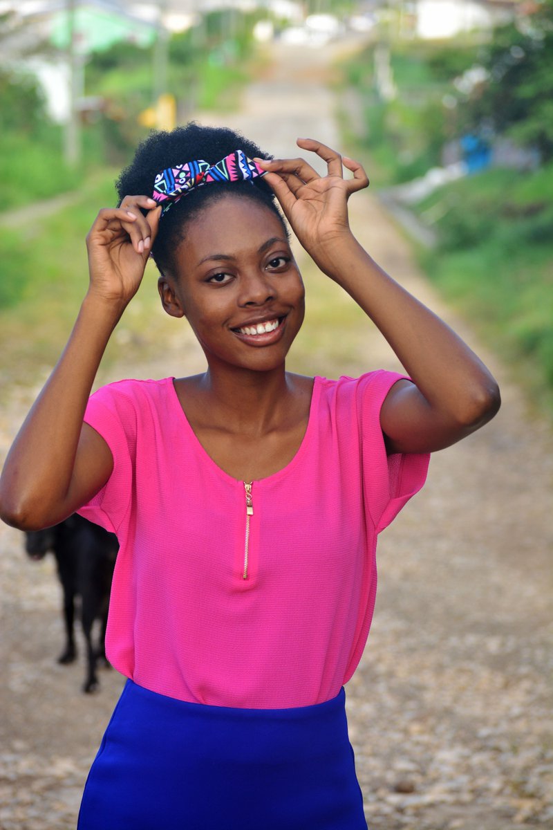 JhoontheHill's tweet photo. I'm sporting a DIY wire headband in my latest post.
https://t.co/oq3Wz3VPXg
@FemaleBloggerRT #bdib #bdibna #fbloggers #diy #naturalhair https://t.co/7XjO7haqk8
