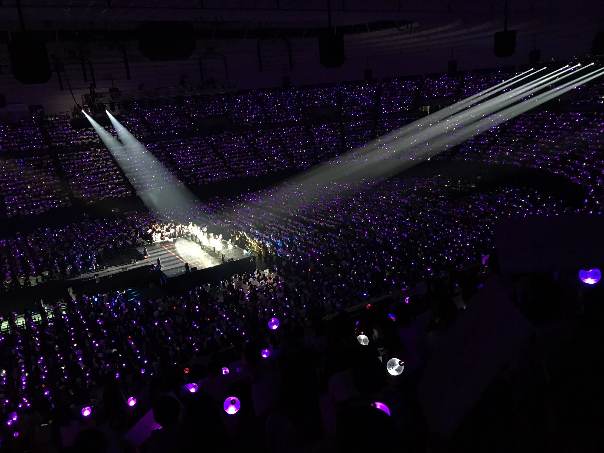 BTS_official on Twitter: "[#오늘의방탄] 일본 공연이 시작되었습니다! 오사카 첫날 