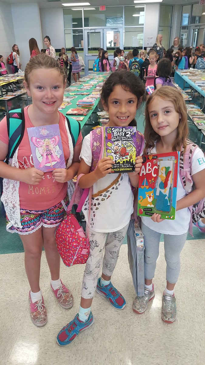 Camacho_Elem's tweet photo. Thank you @Bush_Stars for donating over 1,400 books to our Cosmos for summer reading! Readers are leaders!
#sisterschools https://t.co/zEFfBLBIzE