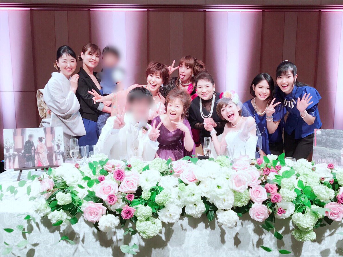 米倉千尋 60曲4枚組 25周年ベスト盤 25 Years After 絶賛発売中 En Twitter ひーちゃん結婚式メモリー1 堀江美都子さん率いる 我らアニソン女子部の部員達と 部員達が見守る中 私はひーちゃんからのリクエスト 10 Years After を愛と真心込めて歌わせて