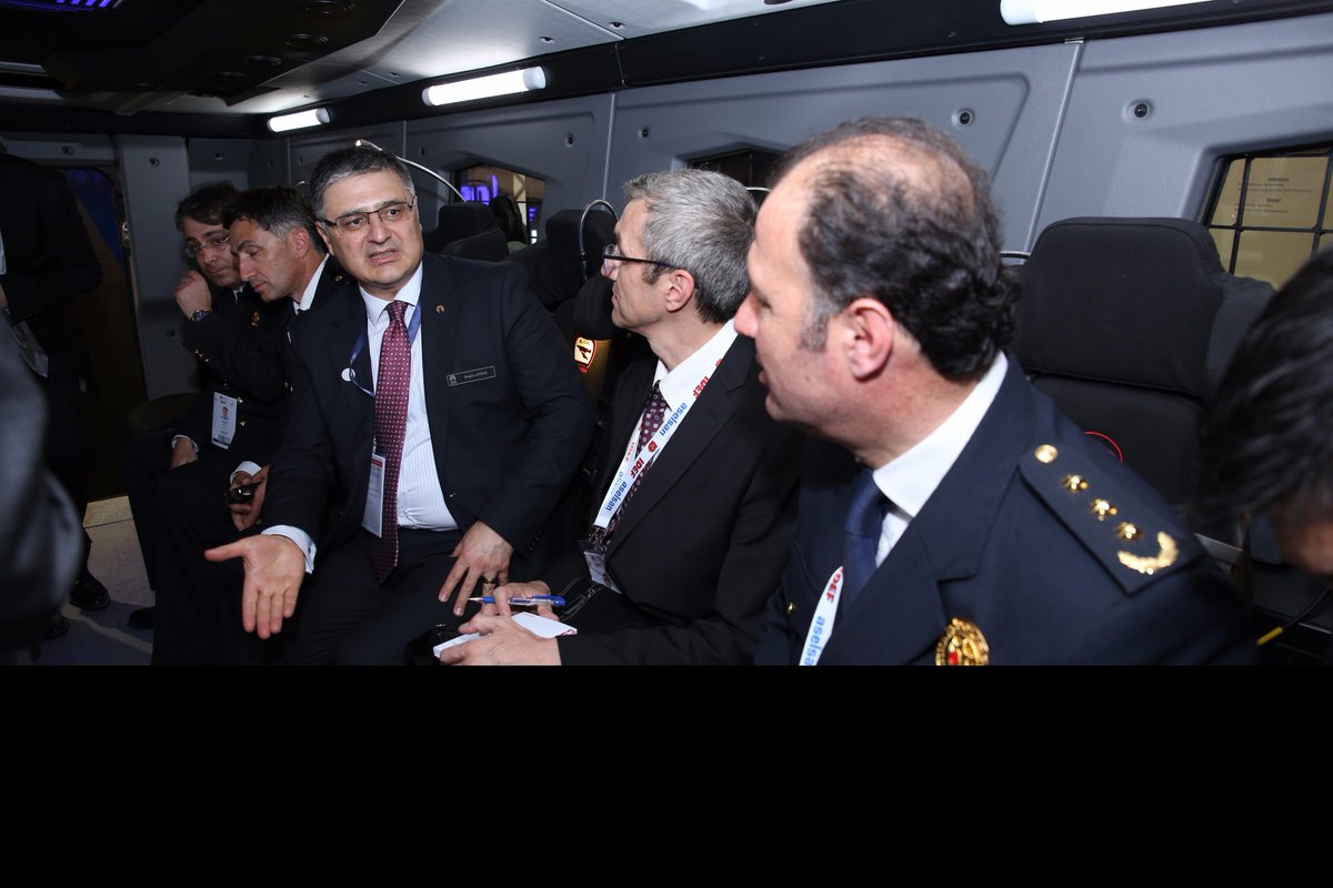 nurolmakina's tweet photo. Emniyet Genel Müdürlüğü İdari ve Mali İşler Daire Başkanı Sn. Akif Erkan GÜNGÖR ve beraberindeki heyet #IDEF2017 standımızı ziyaret etmiştir https://t.co/RDZgu7b0Pj