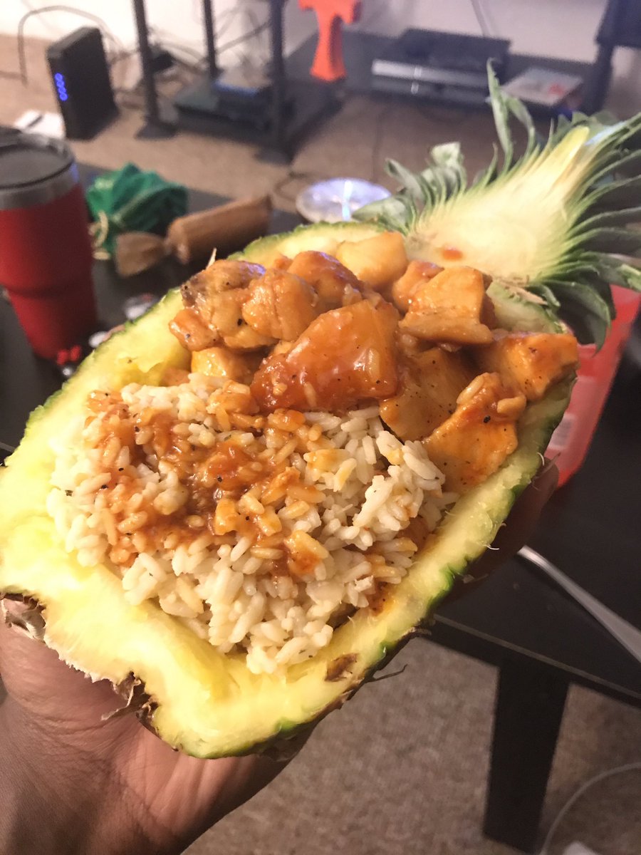 _ChefDon_'s tweet photo. Honey Siracha chicken pineapple bowl. #chefdon. https://t.co/Ft37jCQXwm