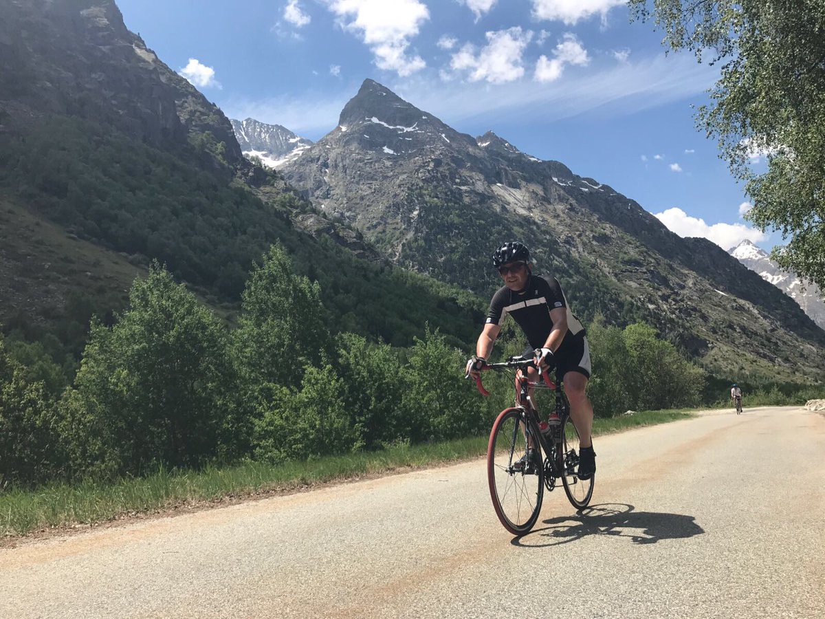 kankernl's tweet photo. Collega Peter is druk aan het infietsen. Donderdag gaat hij met Team Kanker.nl de @alpedhuzes weer op. #ad6 https://t.co/BCL9smbjLL