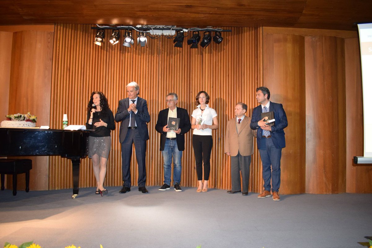 Cardinalini's tweet photo. Orgogliosi di ricevere il #premio #Sostenibilità #Ambientale dalla Camera di Commercio di Terni! Leggi l'articolo ➤ https://t.co/vFIBfaAcTY https://t.co/EDDdY9CwP1
