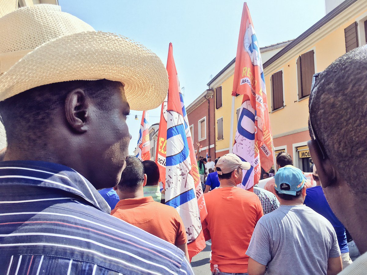 adlcobas's tweet photo. #Viadana prosegue il corteo per i diritti e contro i licenziamenti dei 271 lavoratori e lavoratrici #Composad #LavoroLiberoDalloSfruttamento https://t.co/tKExuYEk6C
