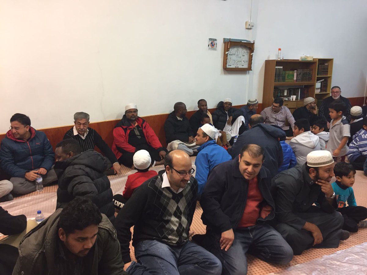 سفارة #الامارات في #نيوزيلندا تشرف على مشروع افطار الصائم في مسجد لورهات بمدينة ويلنجتون والمقدم من جمعية #الشارقة الخيرية <a href="/shj_charity/">جمعية الشارقة الخيرية</a>