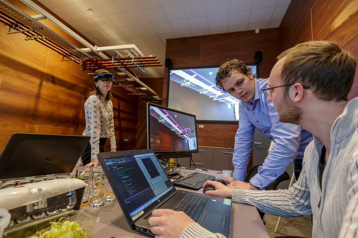 NERD-dag onlangs @BAMbouwtechniek 'Jonge enthousiaste medewerkers = slimme waardevolle ideeën' <a href="/BouwendNL/">Koninklijke Bouwend Nederland</a> was er ook bam.com/nl/blog/2017/5…