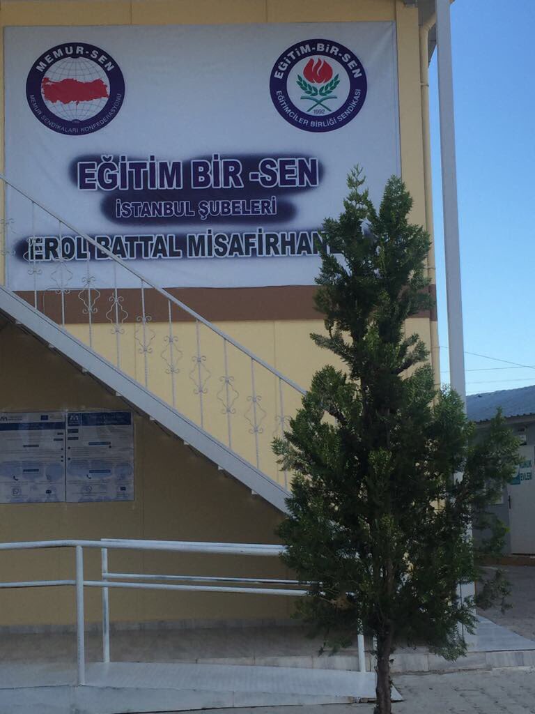 Değerli Üyemiz;
Hatay Kırıkhan’da katkılarınızla yaptırmış olduğumuz misafirhanemiz, bugünlerde iftar programlarıyla...