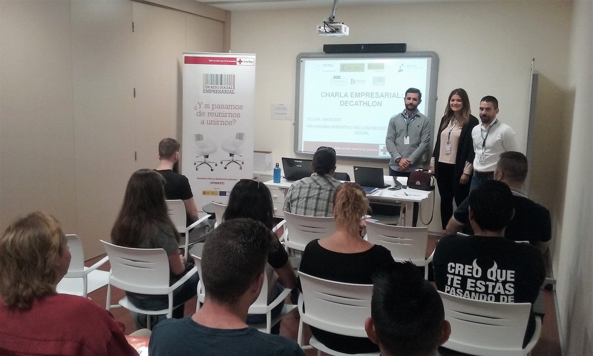 CruzRojaCordoba's tweet photo. #alianzasporelempleo @DecathlonEs nos explica sus procesos de selección. Así de fácil es colaborar con #PlanEmpleoCRE https://t.co/Uyma1Qgs7W