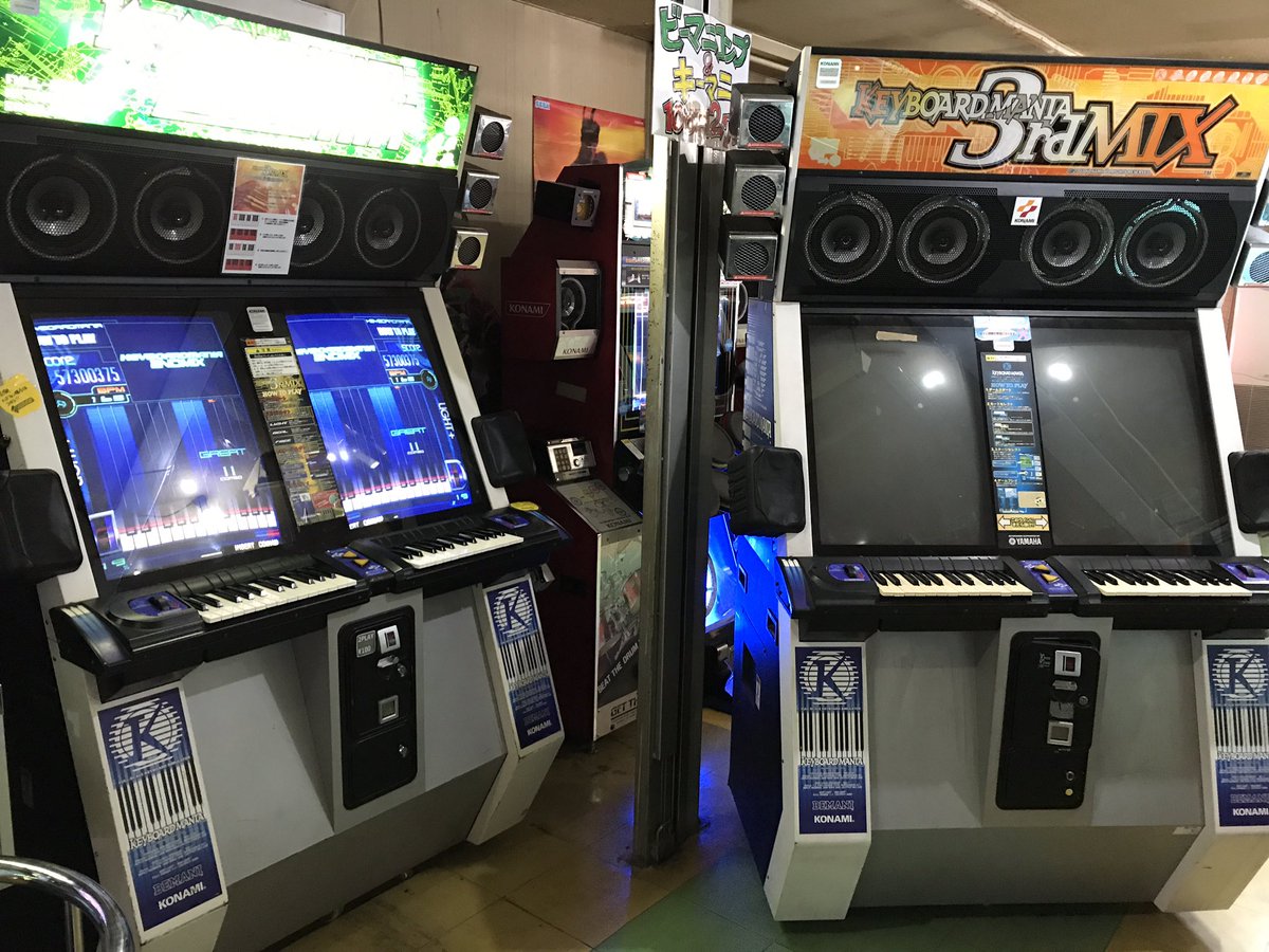 プレイハウスエリナ בטוויטר 奇跡のキーマニ2shot 並べて撮りたかったのですが何せスペースが 先日届いたキーマニはまだ通電出来る状態で無いので これから少しずつ弄っていきますm M キーマニ キーボードマニア キーボードマニア2nd T Co