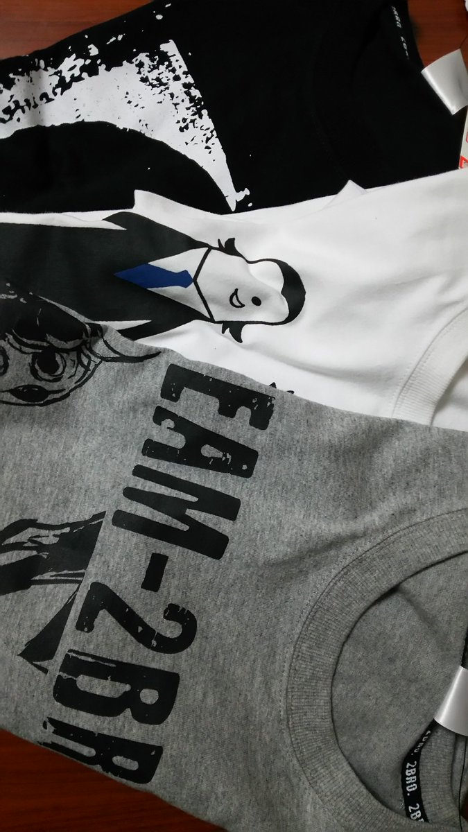 glay_chess's tweet photo. 帰宅中しまむらに呼ばれた気がしたので寄ってみると、既に2BROさんのtシャツが！！迷わずフラゲさせていただきました！！明日tシャツゲットの為に有給とったけど、これ着て動画見てにやにやする日にしようと思う。
  #2BRO  #tシャツ  #しまむらコラボ https://t.co/LQA9mr52ZV